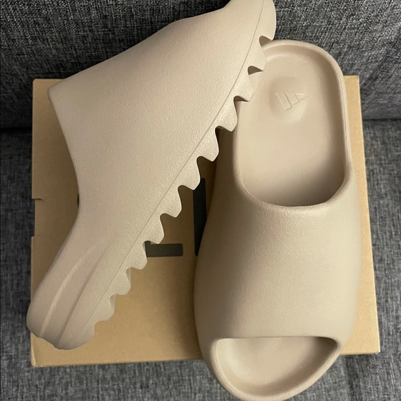 Yeezy Slides Pure - Picture 5 of 8